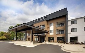 Courtyard by Marriott Grand Rapids Airport